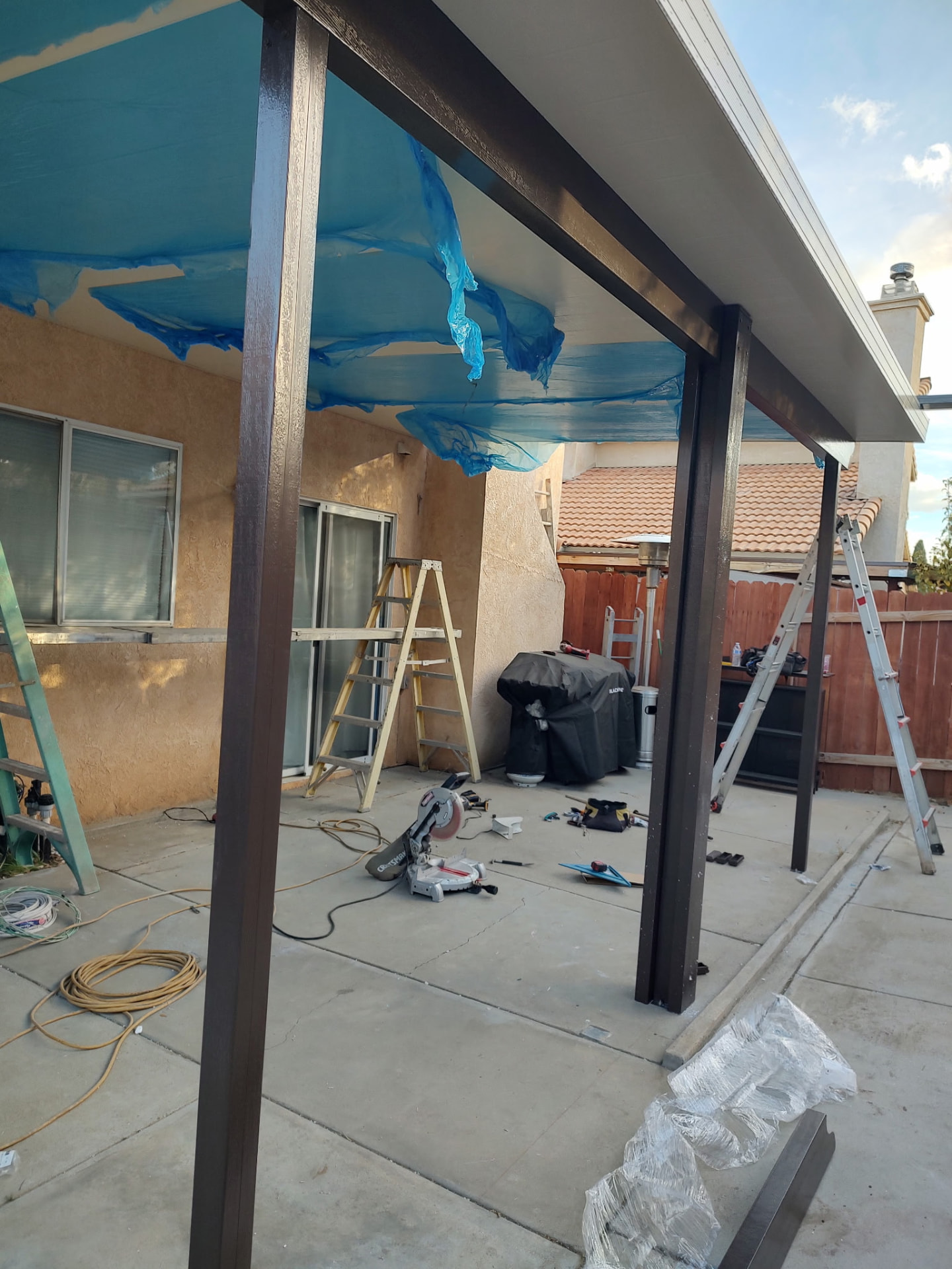 Alumawood patio cover & ceiling fan — before